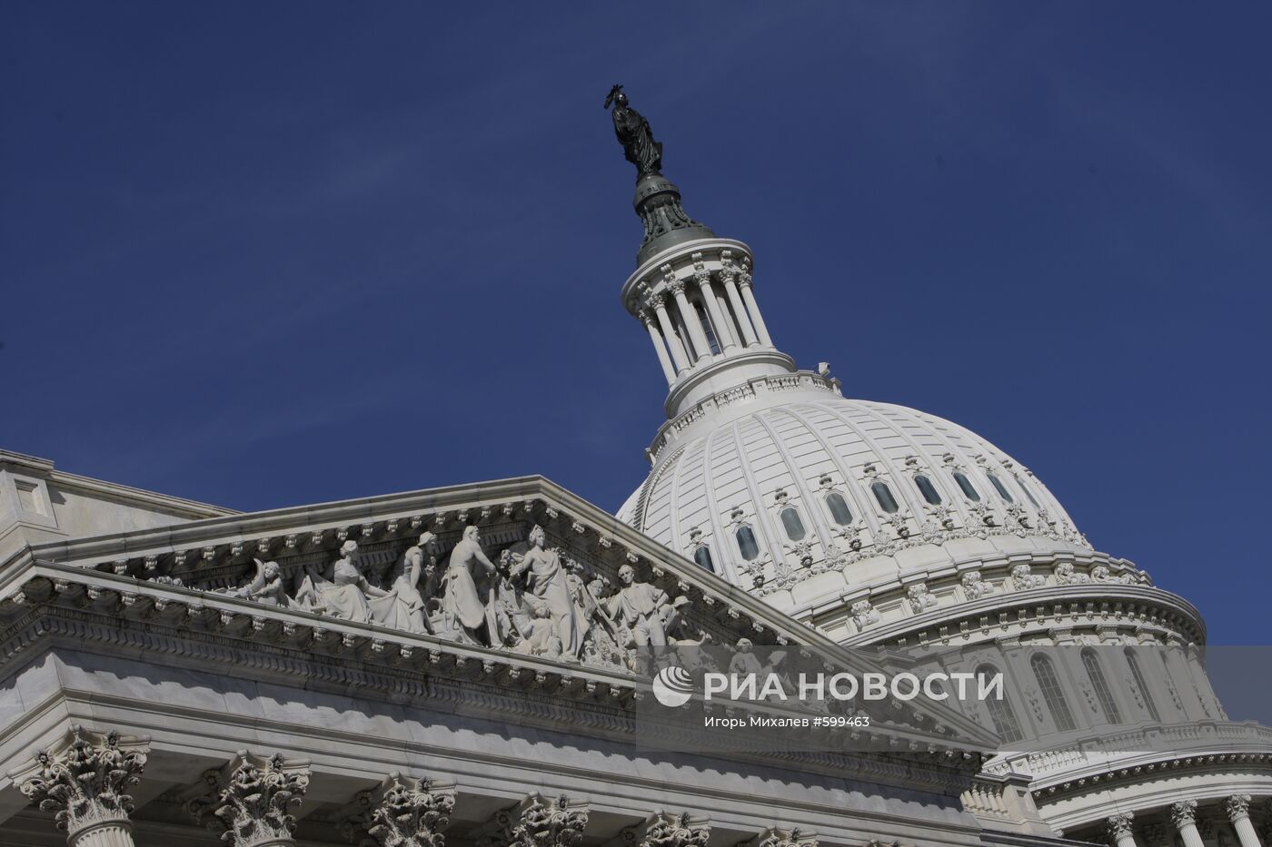 Капитолий, здание в Вашингтоне, где заседает конгресс США