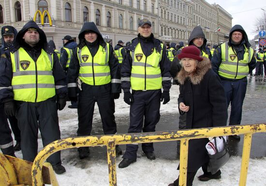Бойцы спецподразделения латышской полиции