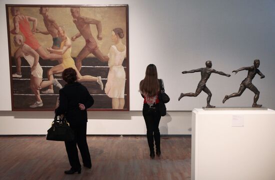 Выставка Александра Дейнеки "Работать, строить и не ныть!"