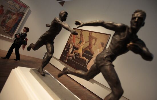 Выставка Александра Дейнеки "Работать, строить и не ныть!"