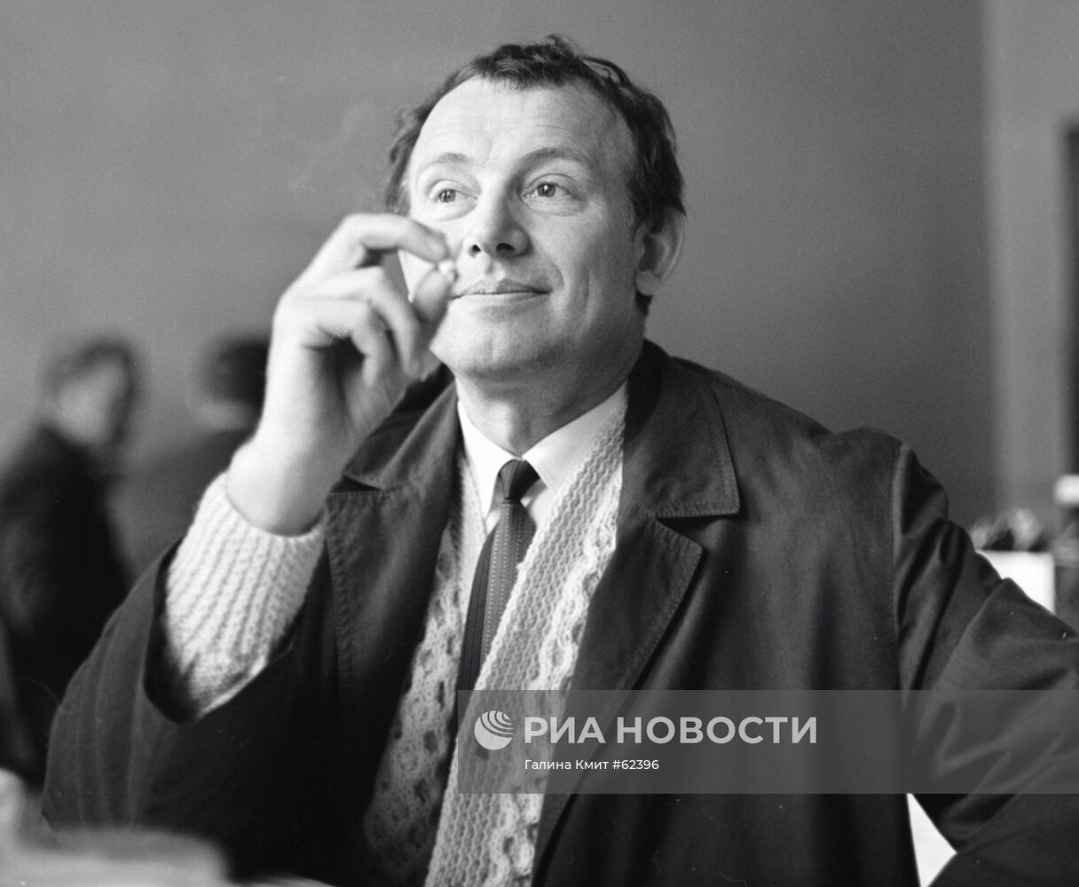 СМОКТУНОВСКИЙ