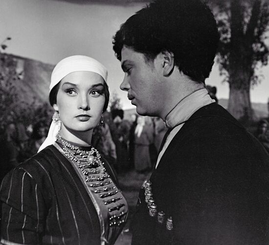 Эдуард Бредун, Зинаида Кириенко в фильме "Казаки"