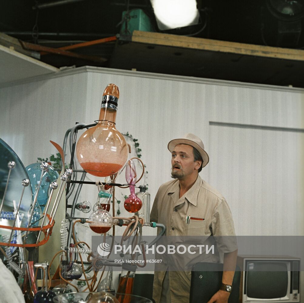 ЯКОВЛЕВ «ИВАН ВАСИЛЬВИЧ МЕНЯЕТ ПРОФЕССИЮ»