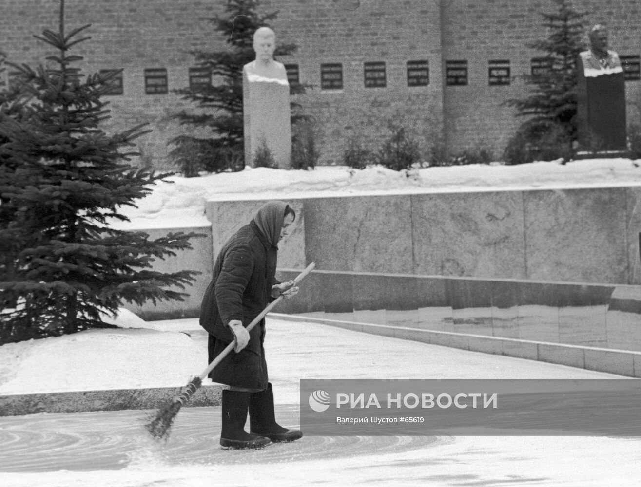 "Женская доля". Работа Валерия Шустова с ретроспективной выставки