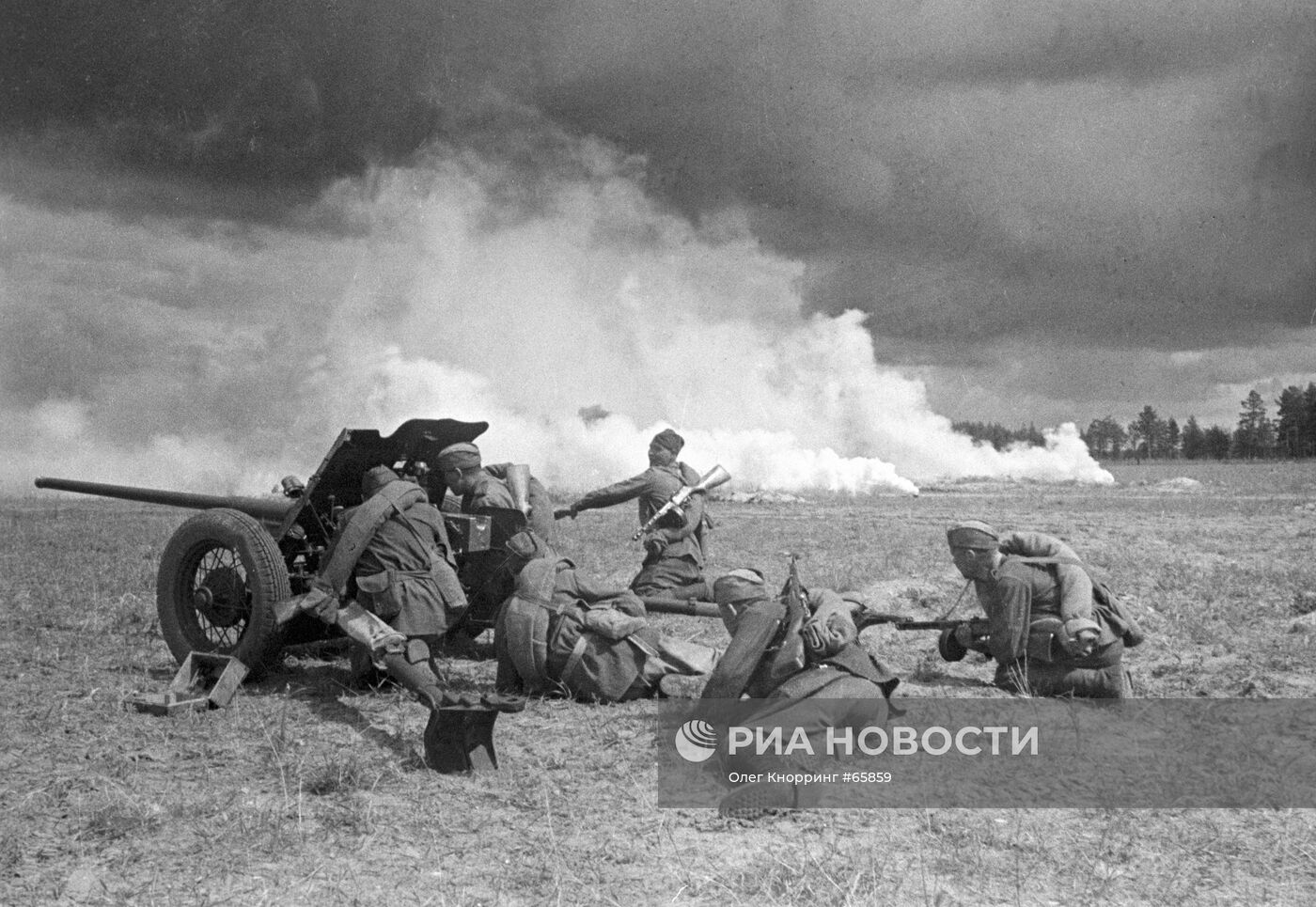 Артиллеристы Центрального фронта ведут бой