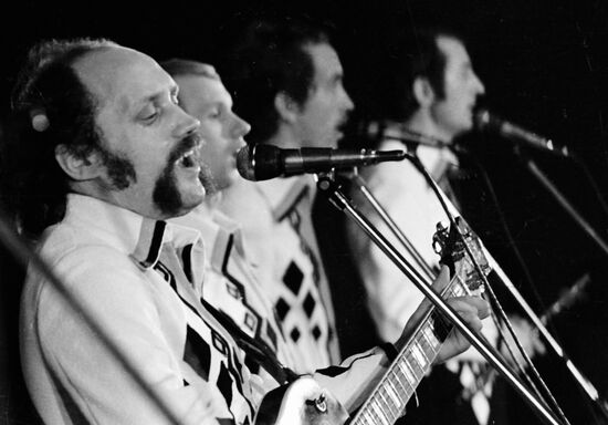 Вокалист ансамбля "Песняры" Владимир Мулявин