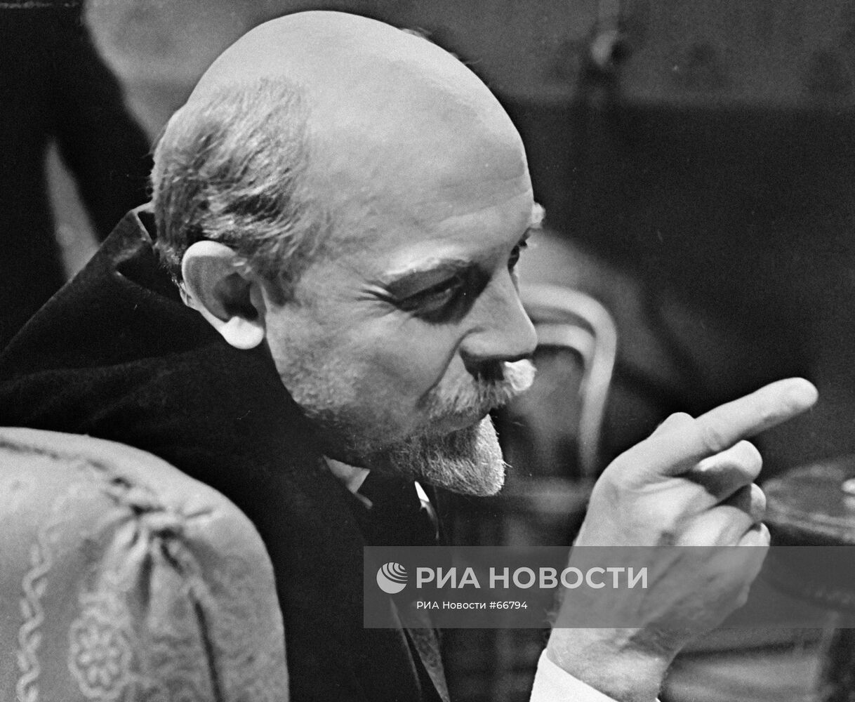 СМОКТУНОВСКИЙ «НА ОДНОЙ ПЛАНЕТЕ»