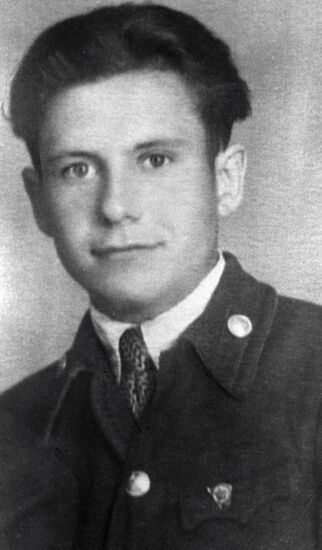 ПОПОВИЧ ЛЕТЧИК-КОСМОНАВТ