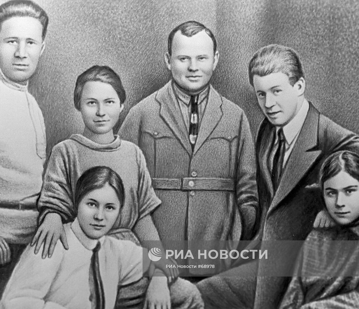 Есенин с сёстрами, Наседкин, Сахаров и Толстая