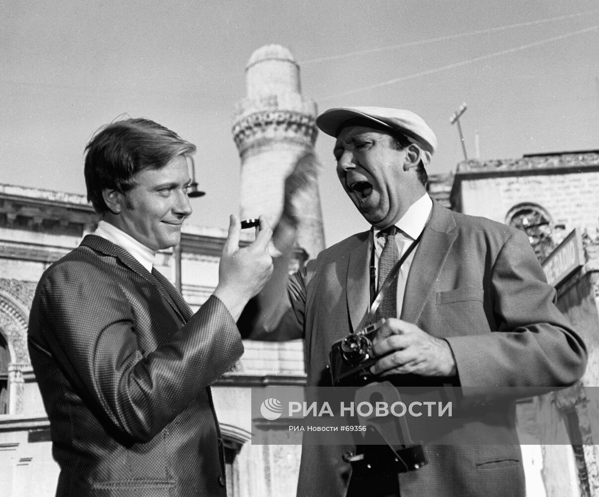 А. Миронов и Ю. Никулин на съемках фильма "Бриллиантовая рука"