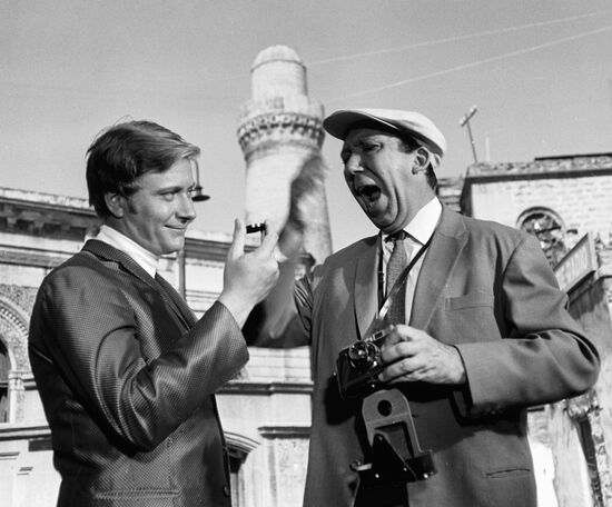 А. Миронов и Ю. Никулин на съемках фильма "Бриллиантовая рука"