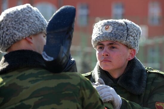 Тренировка 154 комендантского полка МВО перед Парадом Победы