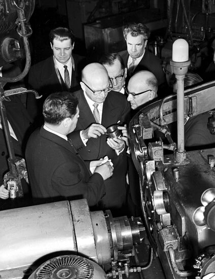 Урхо Калева Кекконен на подшипниковом заводе