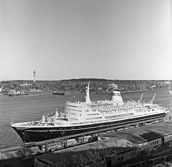 Советский туристический лайнер "Александр Пушкин"