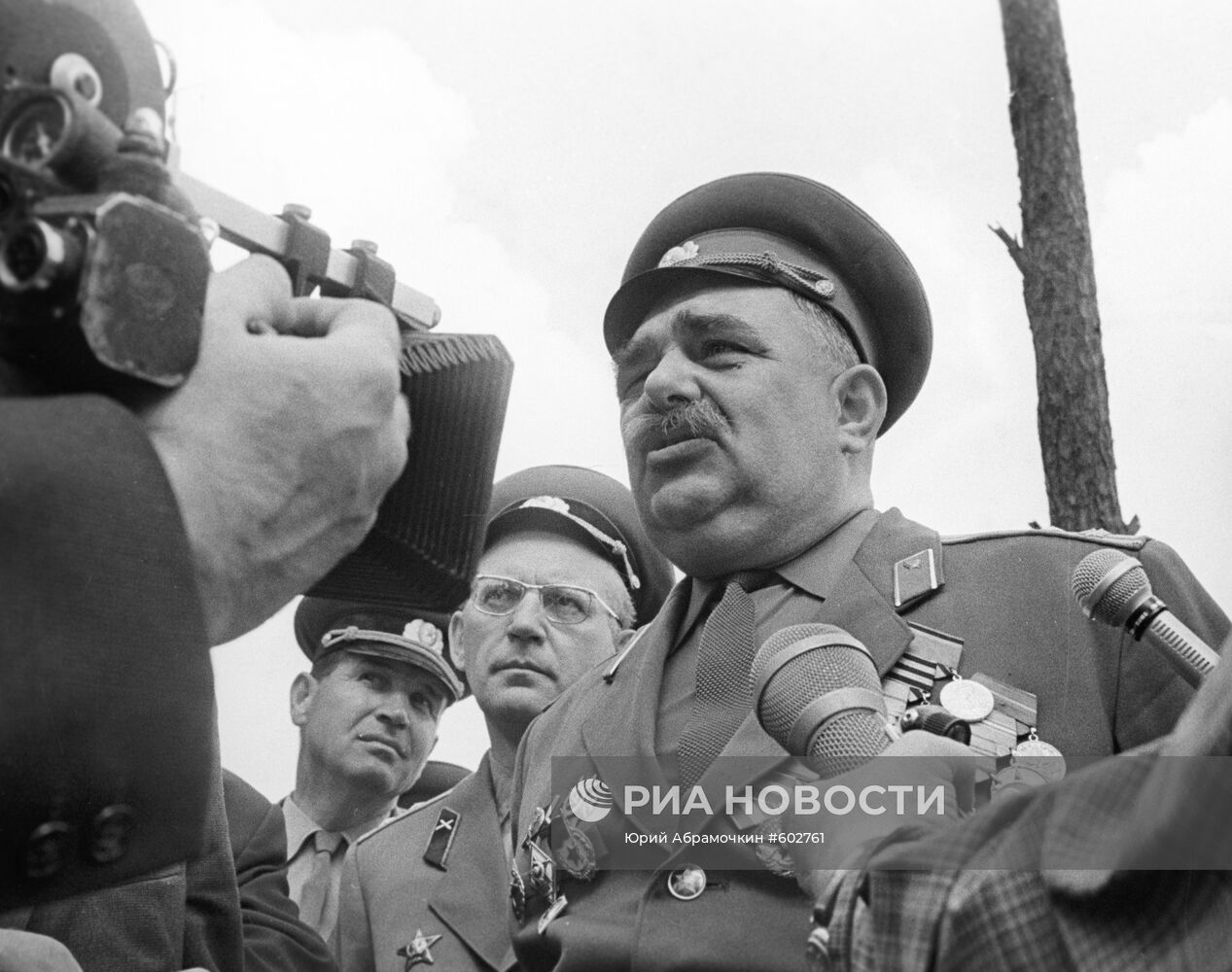 Делегация ЧССР посетила советских воинов