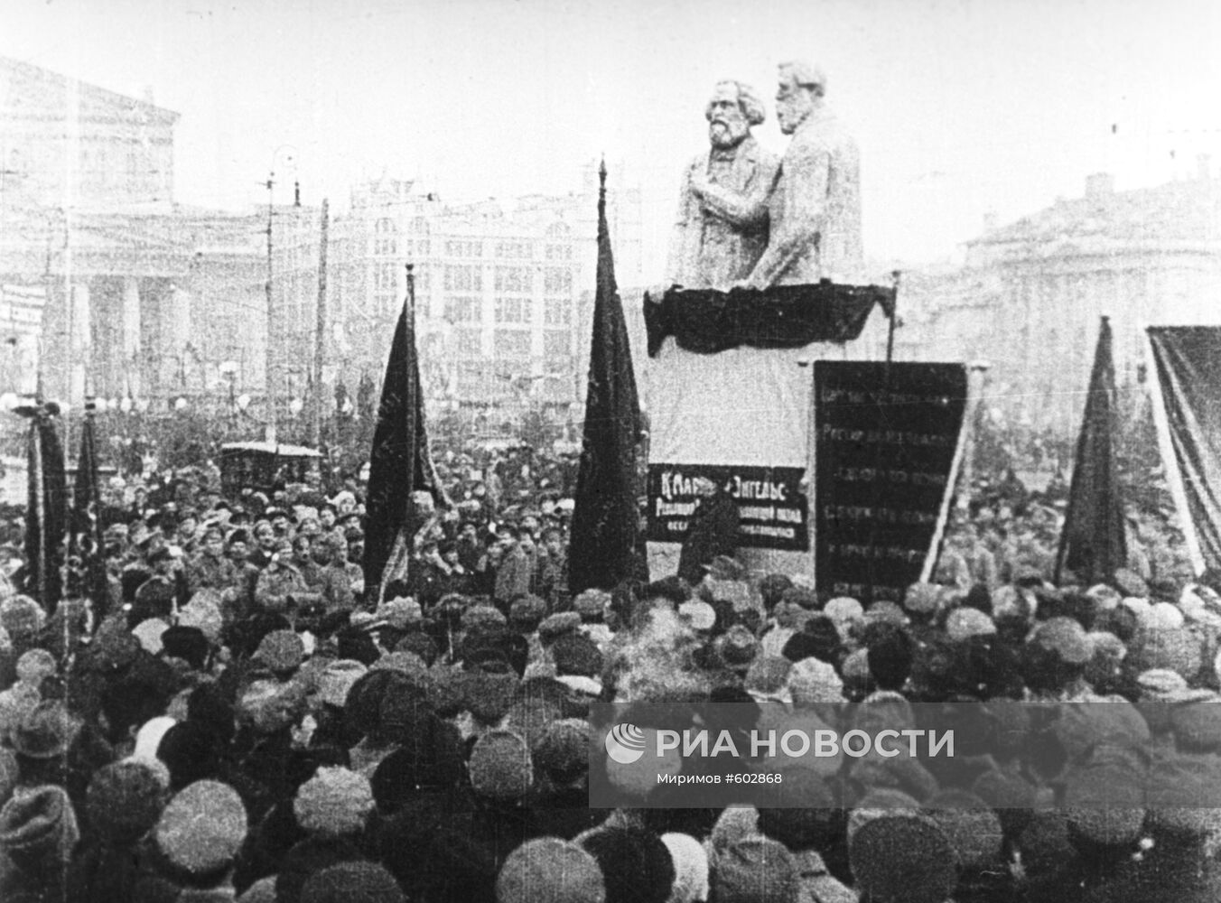 Кинокадр "В.И. Ленин произносит речь..."