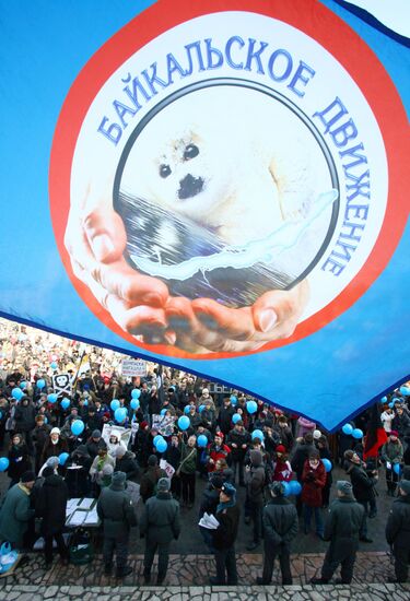 На митинге "Спасая Байкал, спасем Россию!"