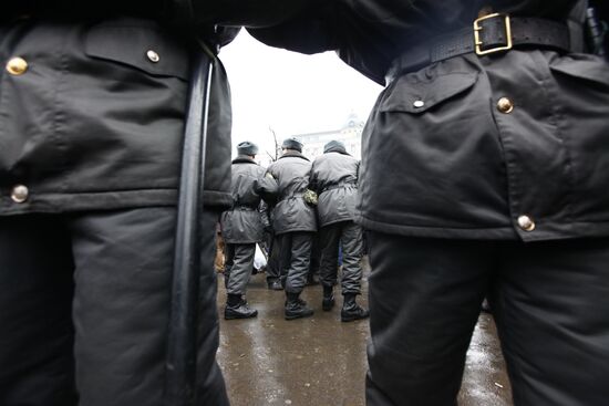 Сотрудники правоохранительных органов на Пушкинской площади