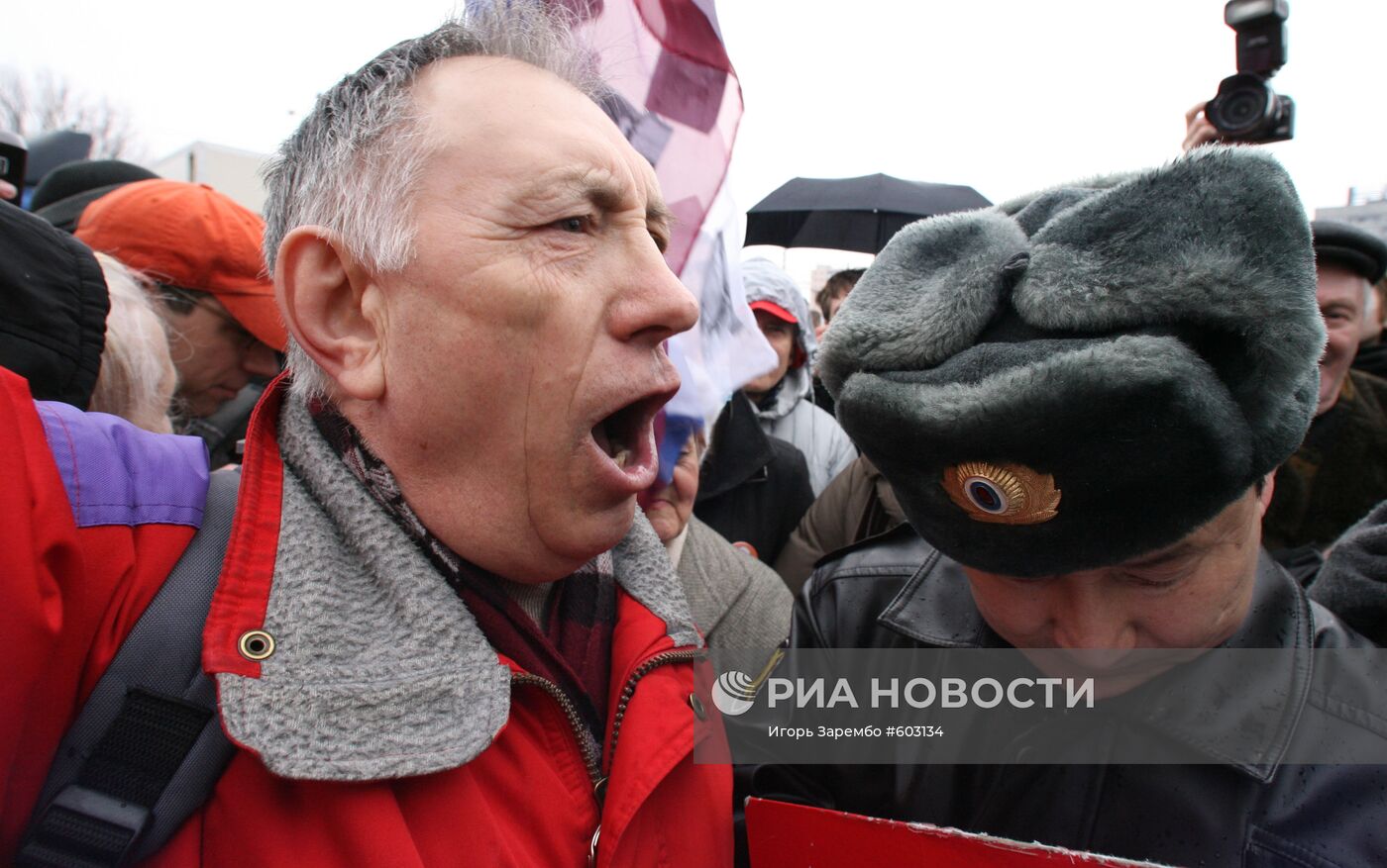 Протестный флэш-моб на Центральной площади Калининграда
