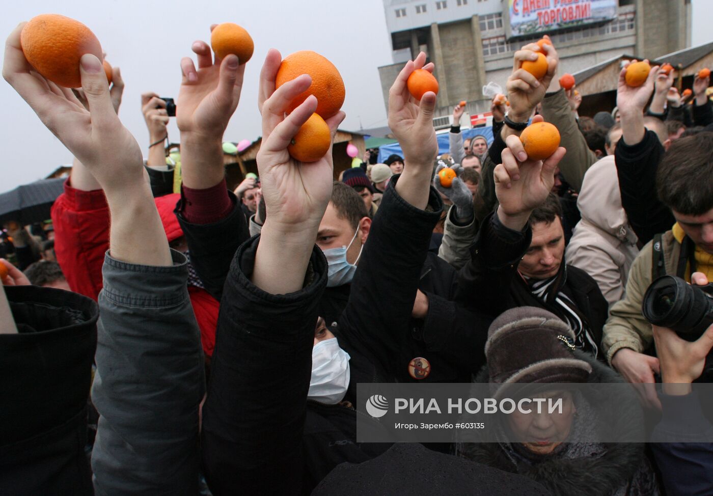 Протестный флэш-моб на Центральной площади Калининграда