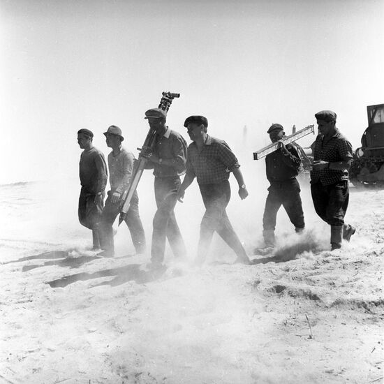 Механизаторы треста "Кзылордаводстрой"