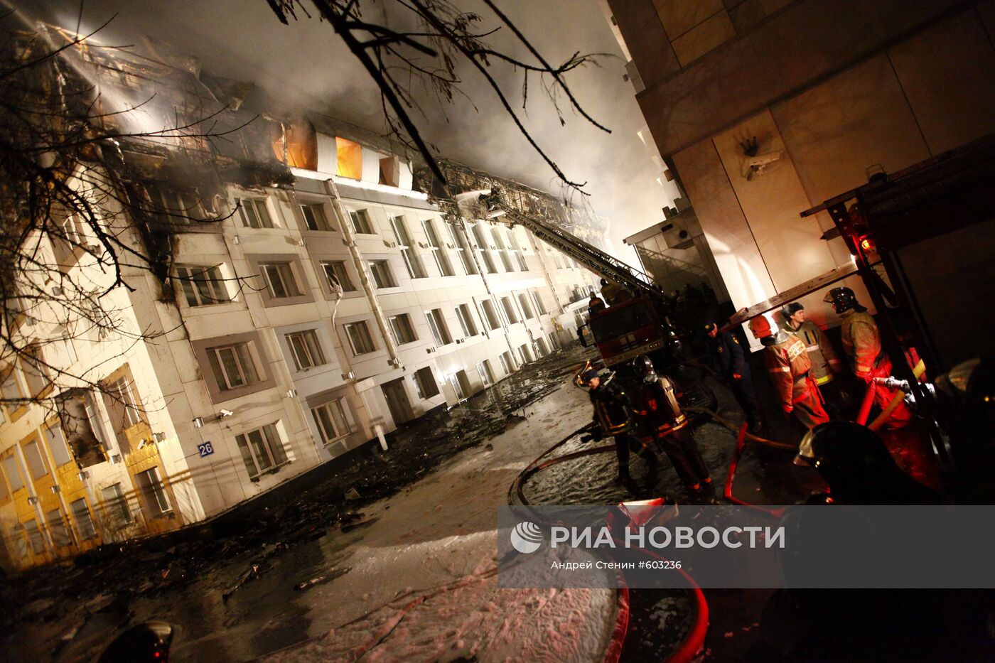 Пожар в бизнес-центре на севере Москвы