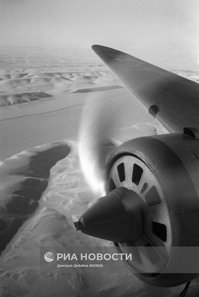Самолет над Арктикой