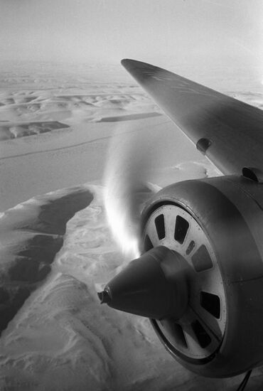 Самолет над Арктикой