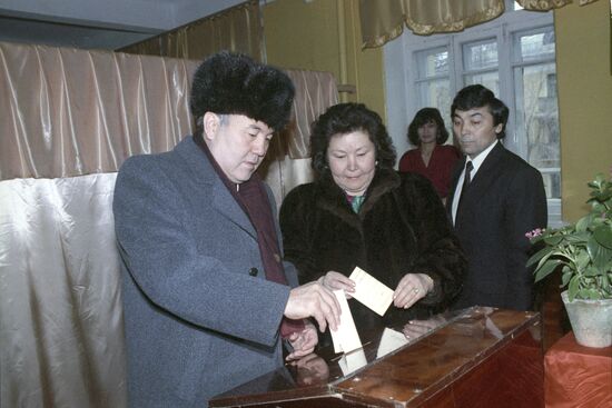Нурсултан Назарбаев с супругой