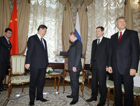 Владимир Путин встретился с Си Цзиньпином в Москве