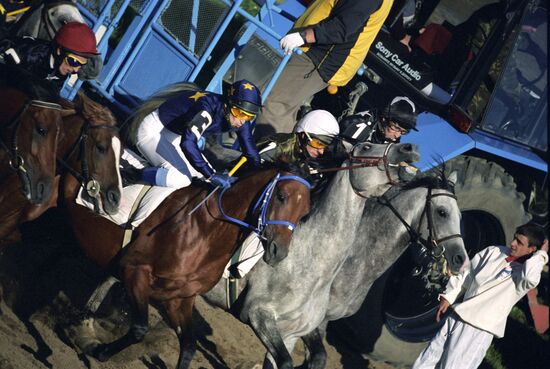 Скачки на ипподроме
