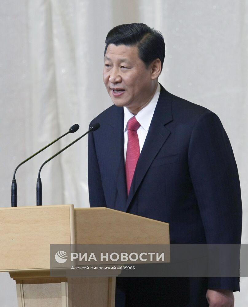 Си Цзиньпин на церемонии открытия Года китайского языка в России