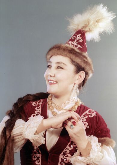 Казахская певица Б.Тулегенова