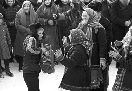 На сельском празднике