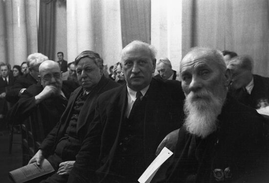 На собрании Академии наук СССР