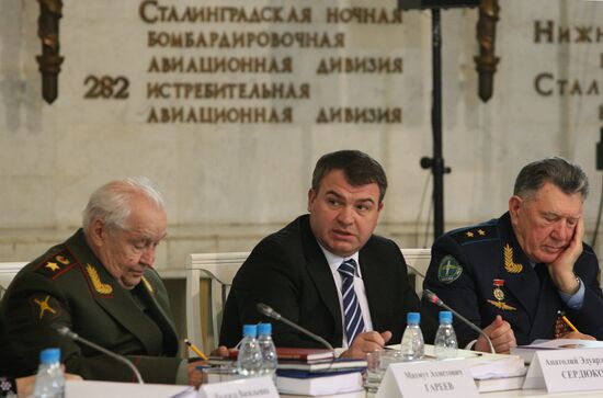 Министр обороны РФ Анатолий Сердюков