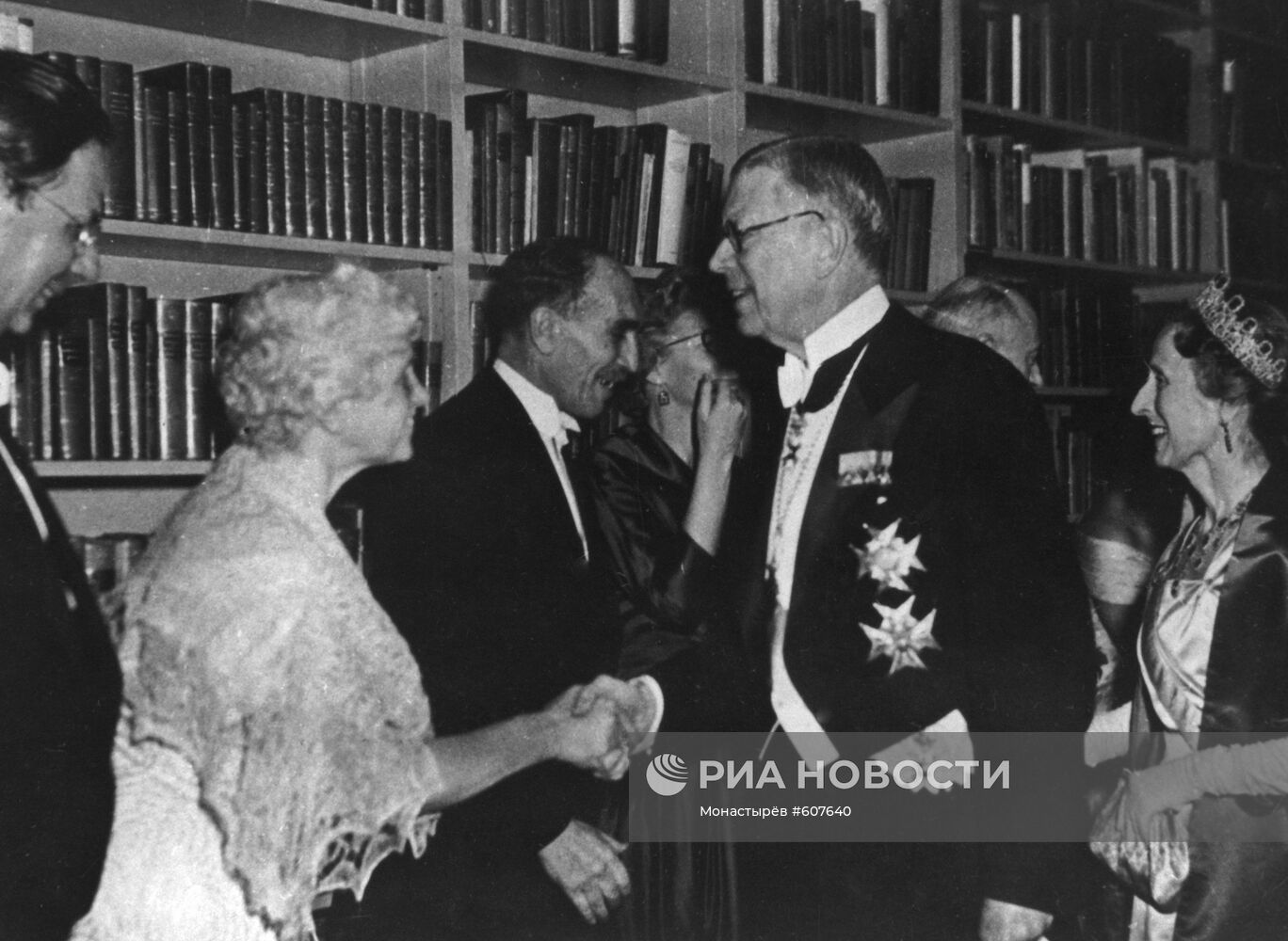 Король и королева Швеции и Николай Семенов