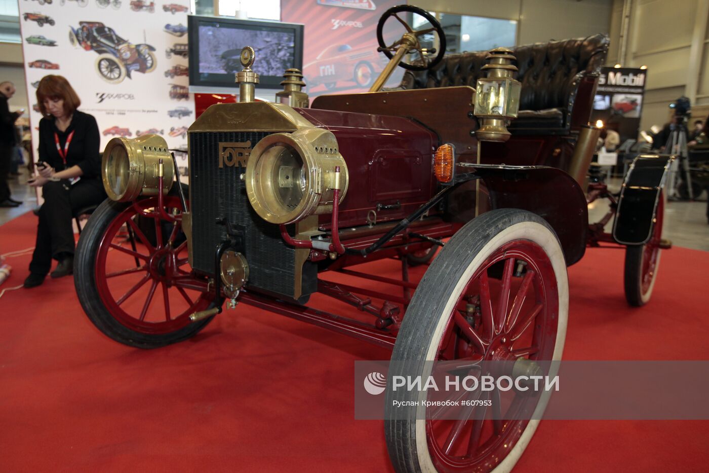 Открытие выставки старинных автомобилей "Олдтаймер-галерея"