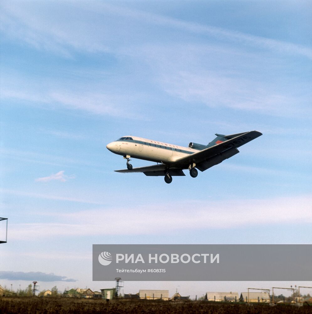 Пассажирский самолет Як-40