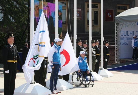 Церемония встречи олимпийского и паралимпийского флагов