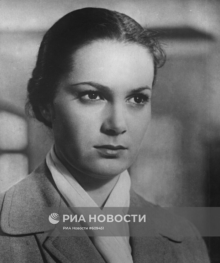 Элина Быстрицкая