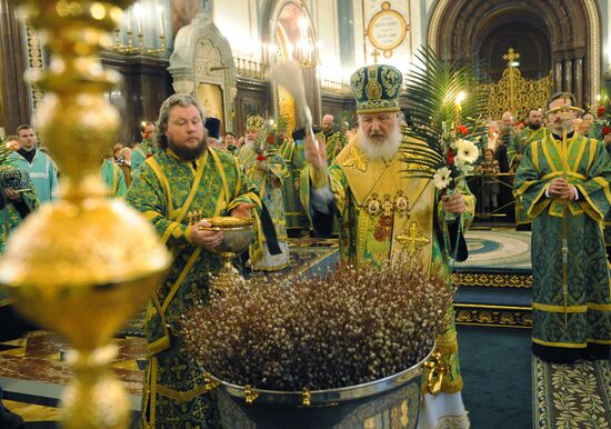 Патриарх Московский и всея Руси Кирилл совершил освящение вербы