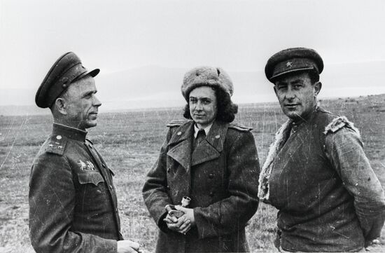 Военные фотокорреспонденты О.Ландер и М.Редькин