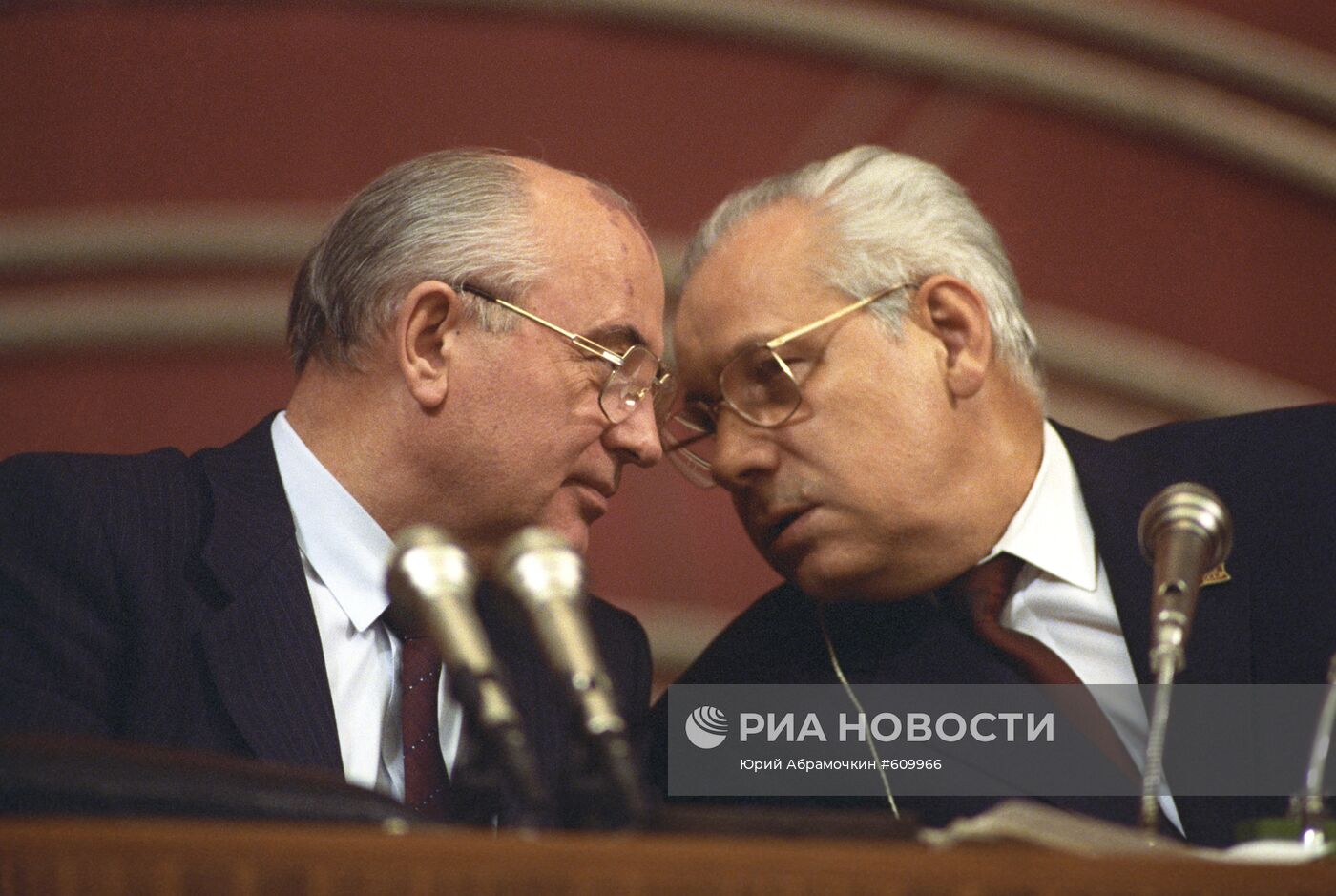 М. С. Горбачев и А. И. Лукьянов