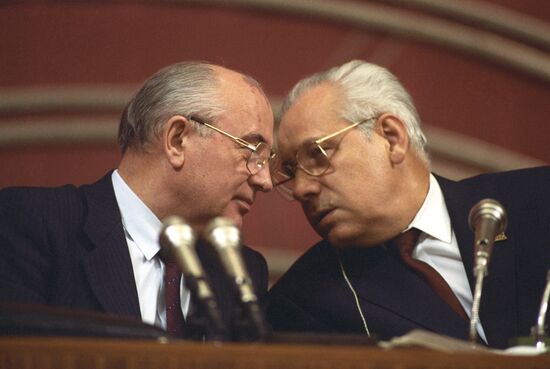 М. С. Горбачев и А. И. Лукьянов