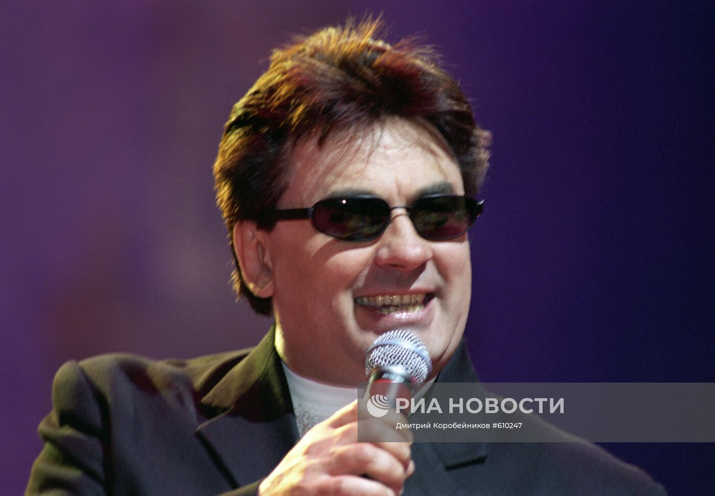 Певец Александр Серов