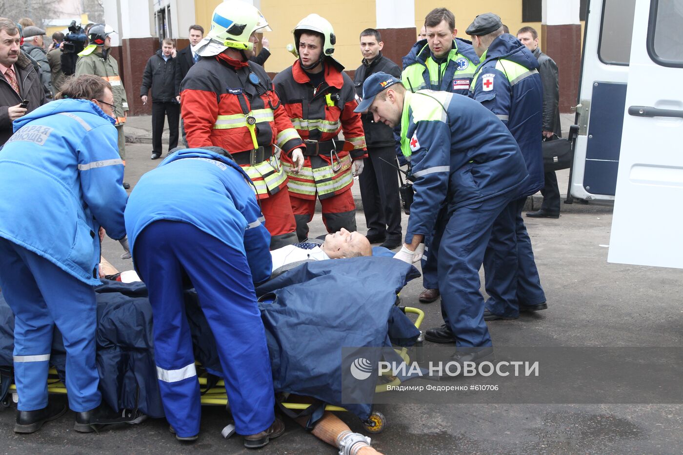 Раненные в москве. Теракт парк культуры 2010. Взрыв в метро парк культуры. Взрывы в Московском метрополитене.