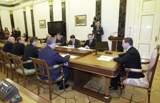 Д.Медведев провел экстренное совещание в Кремле