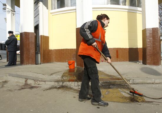 У станции метро "Парк культуры"