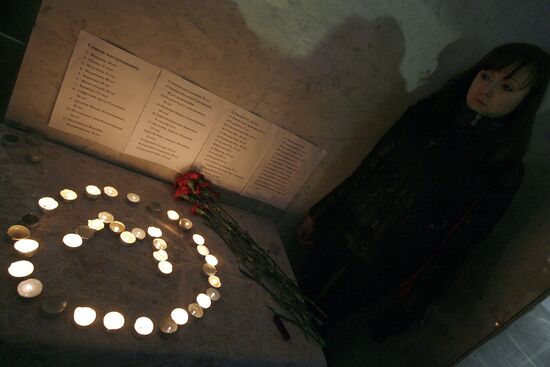 Акция памяти жертв теракта в московском метро прошла в Казани